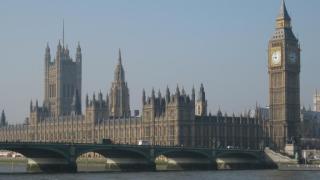 photo of UK parliament from opposite side of River Thames